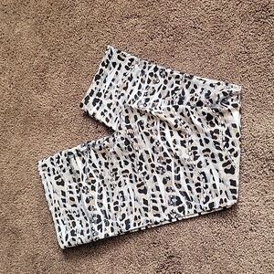 PINK YOGA CAPRI LEGGINGS